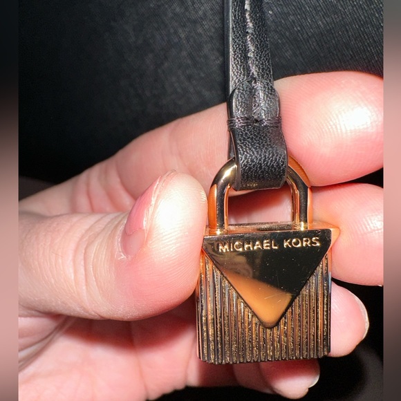 Michael Kors black handbag. Great condition - Picture 9 of 10